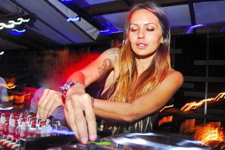 best female dj vadodara